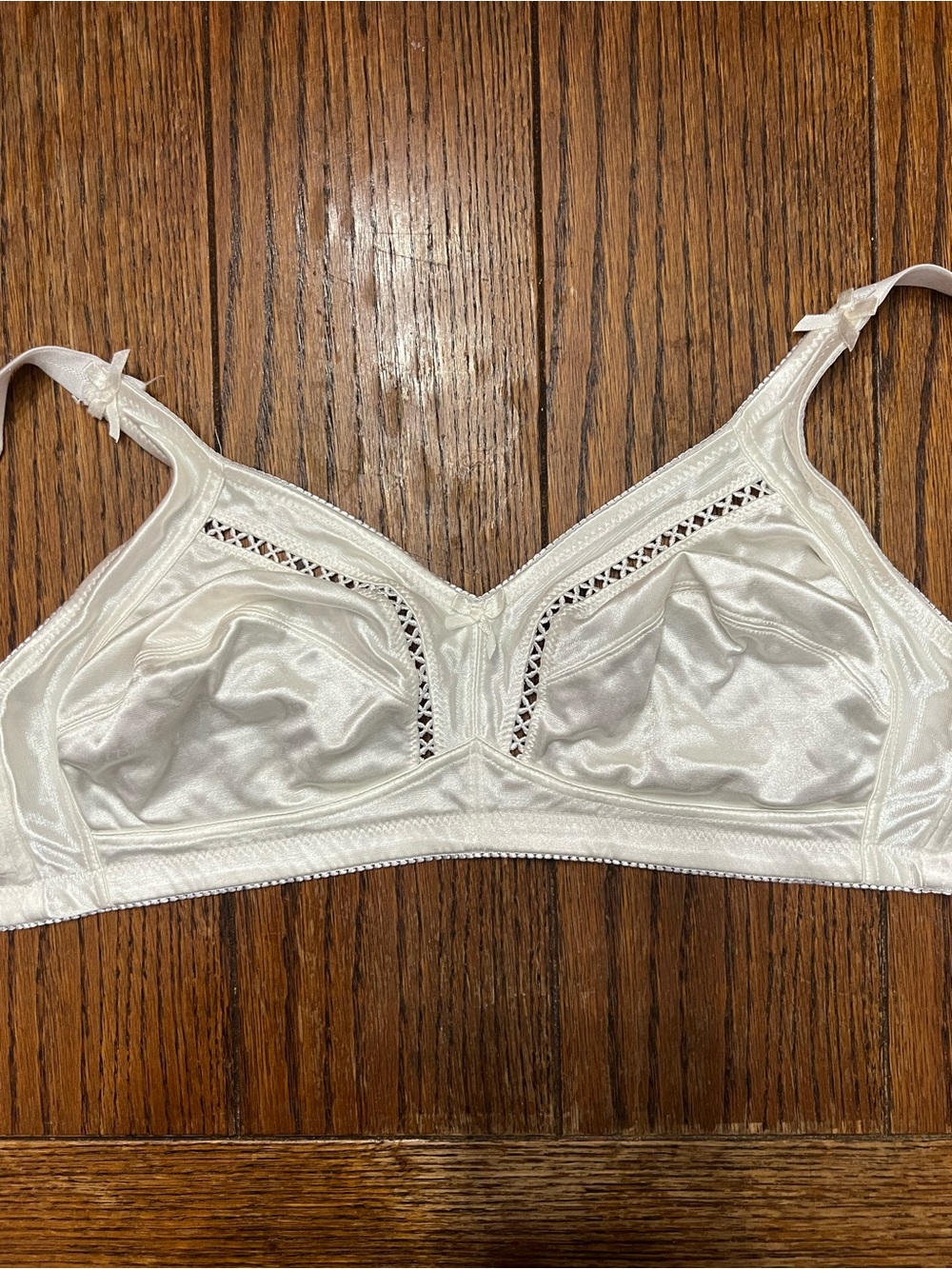 Vintage Lynda Bra Unpadded Unlined Satin Wireless 40D White